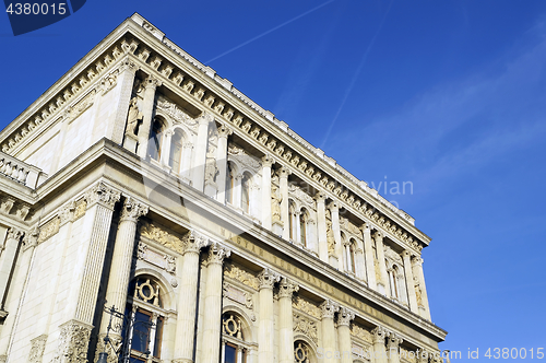 Image of Hungarian Academy of Science building