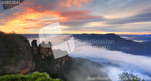 Image of Sunrise Queen Elizabeth Lookout Three Sisters Blue Mountains