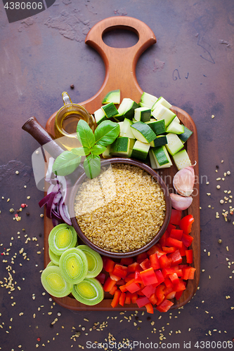 Image of bulgur with fresh vegetables