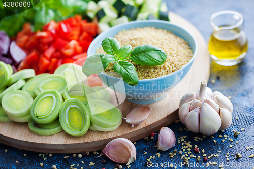 Image of bulgur with fresh vegetables