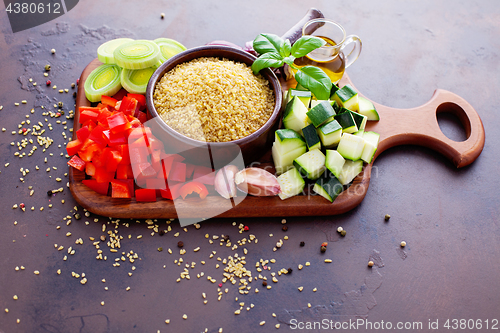 Image of bulgur with fresh vegetables