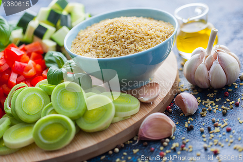 Image of bulgur with fresh vegetables