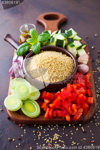 Image of bulgur with fresh vegetables