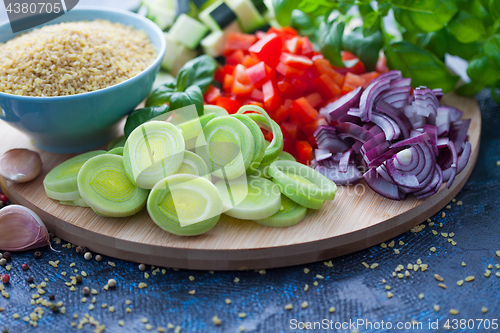 Image of bulgur with fresh vegetables