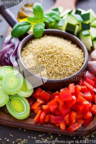 Image of bulgur with fresh vegetables