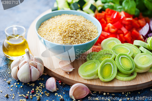 Image of bulgur with fresh vegetables