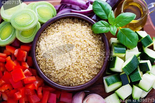 Image of bulgur with fresh vegetables