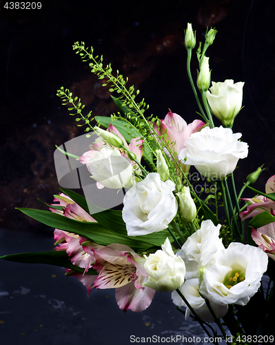 Image of Elegant Flowers Bouquet