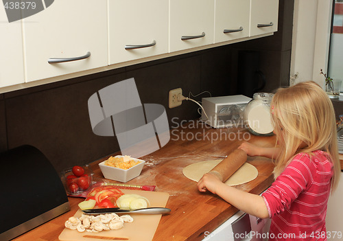 Image of making pizza