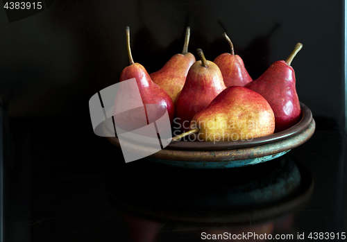 Image of Red pears on a plate 