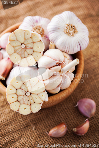 Image of garlic bulbs 