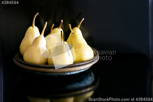 Image of Several yellow pears on a plate 