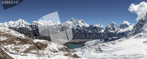 Image of Everest, Lhotse, Makalu, Cholatse peaks from Renjo pass