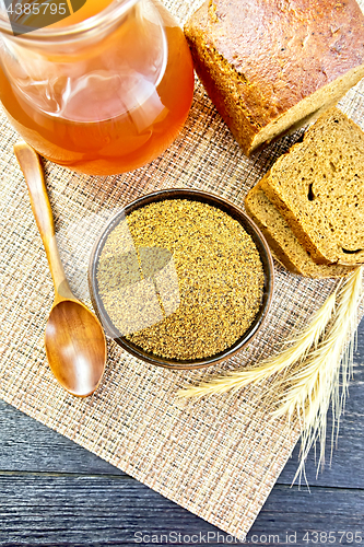 Image of Malt in bowl on board top