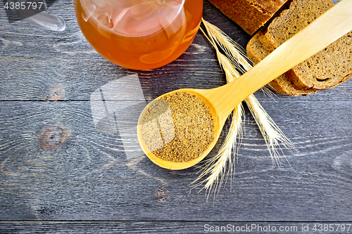 Image of Malt in spoon on board top