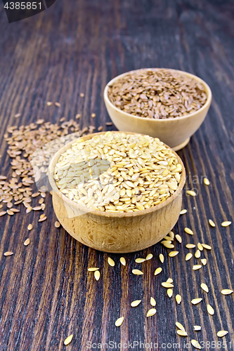 Image of Flaxen white and brown seed in bowl on board