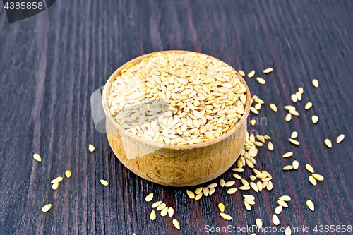 Image of Flaxen white seed in bowl on dark board