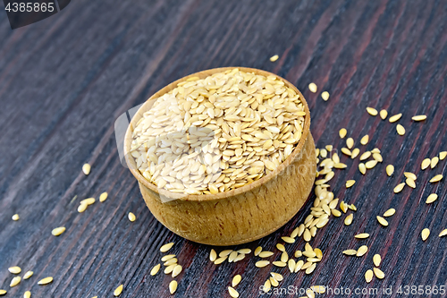 Image of Flaxen white seed in bowl on board