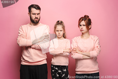 Image of The sad family on pink