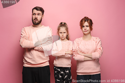 Image of The sad family on pink
