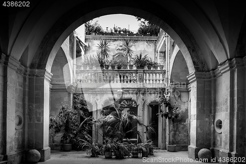 Image of Italian Villa Entrance