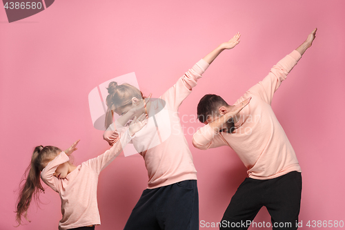 Image of The dancing young family on pink