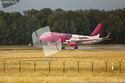 Image of Wizzair Airliner Landing