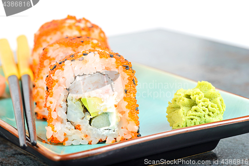 Image of California maki sushi with masago