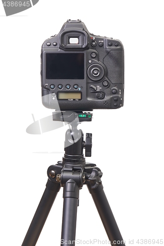 Image of DSLR camera on a tripod