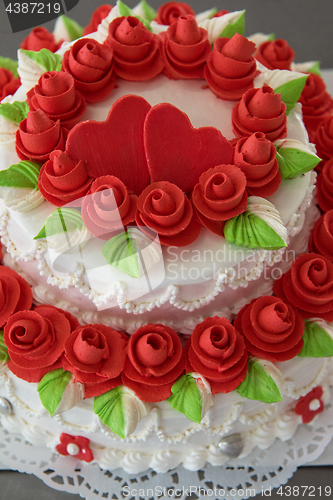 Image of wedding cake with flowers