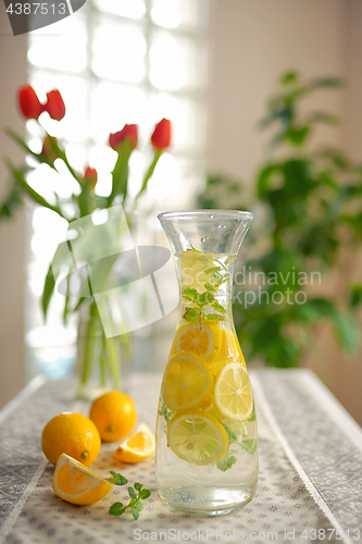 Image of Fresh limes and lemonade 