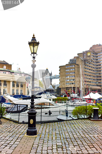 Image of Old lantern and yachts in St Katharine Docks