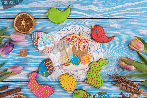 Image of Tulips and gingerbread cookies