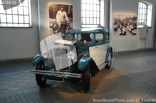 Image of Old jaguar car