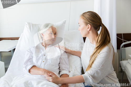 Image of daughter visiting her senior mother at hospital