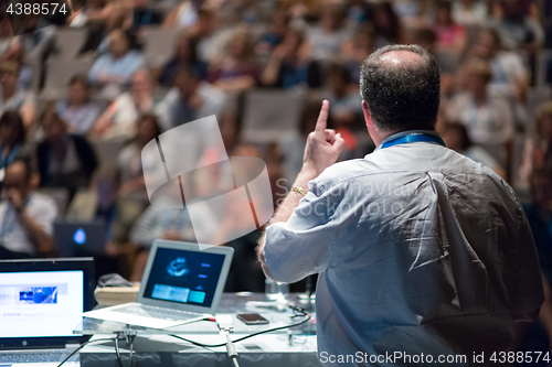 Image of Public speaker giving talk at Business Event.