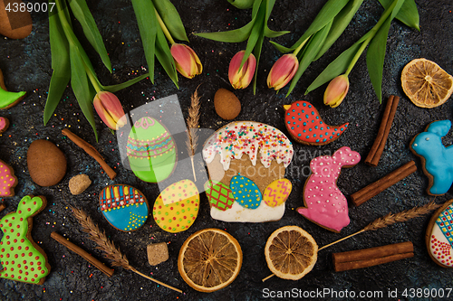 Image of Tulips and gingerbread cookies