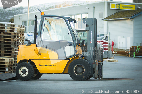 Image of Lift Truck