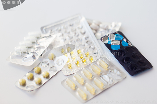 Image of old open packs with pills and capsules of drugs