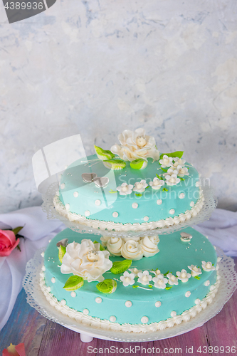 Image of wedding cake with flowers