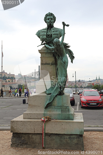 Image of Gabor Szarvas Statue