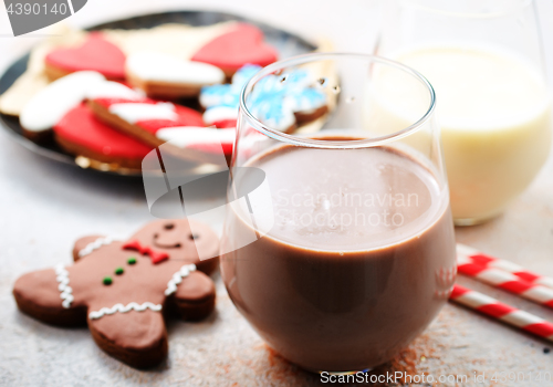 Image of cocoa drink and gingerbread 