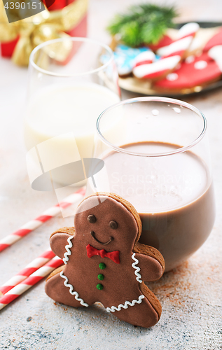 Image of cocoa drink and gingerbread 