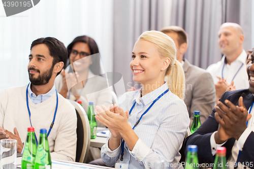 Image of people applauding at business conference