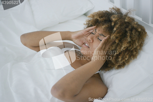 Image of Young woman having head pain