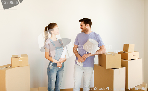 Image of couple with boxes and lamp moving to new home