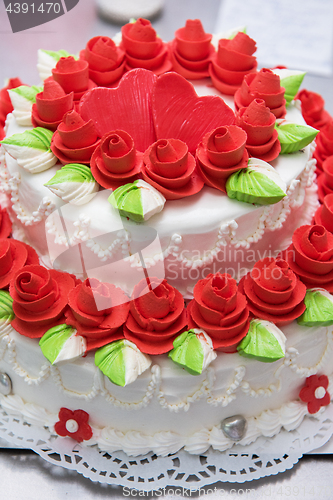 Image of wedding cake with flowers