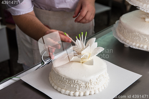 Image of wedding cake with flowers