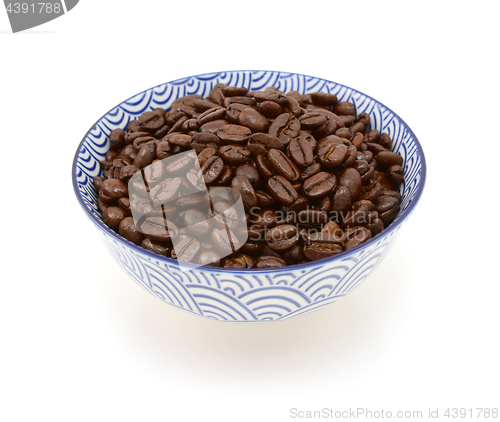 Image of Roasted coffee beans in a blue and white bowl