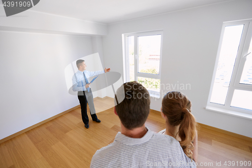 Image of realtor with clipboard and couple at new home